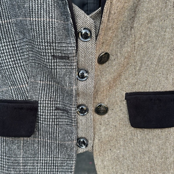 Blazer - Picture 3 of 4